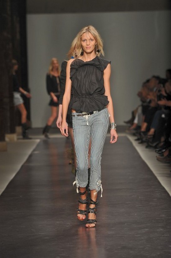 Pantalon Marant été 2010.jpg