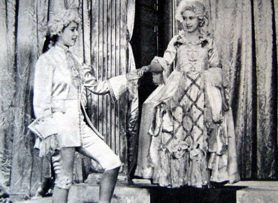 Elisabeth II théâtre.jpg