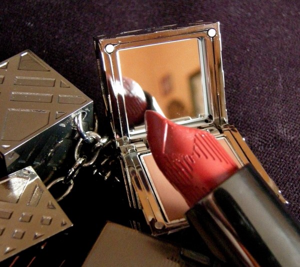 Lip Charm Burberry.jpg