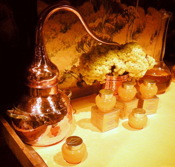 Vitrine L'Occitane Immortelle.jpg_effected.jpg